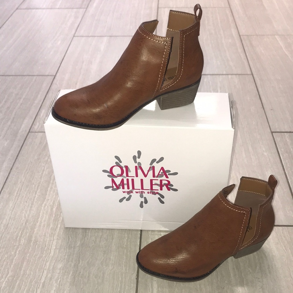 Olivia Miller cut out ankle boots - Picture 2 of 8